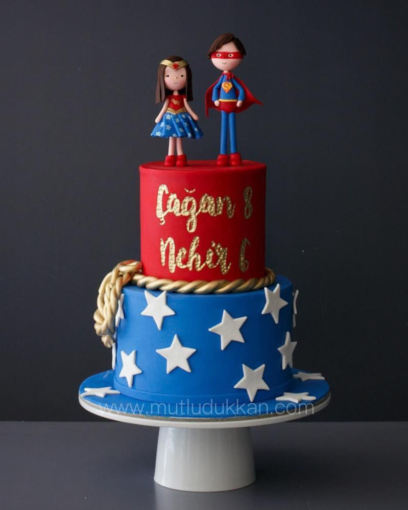 süper kahraman pasta – wonder woman ve superman pastası