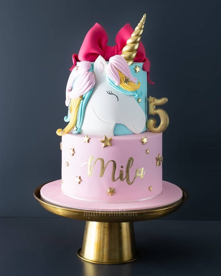 unicorn at pasta – altın ve pembe renkli kız pastası