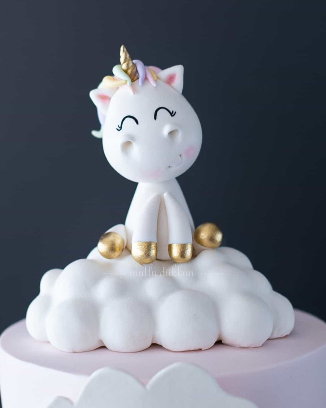 unicorn pasta – gökkuşağı temalı kız doğum günü pastası
