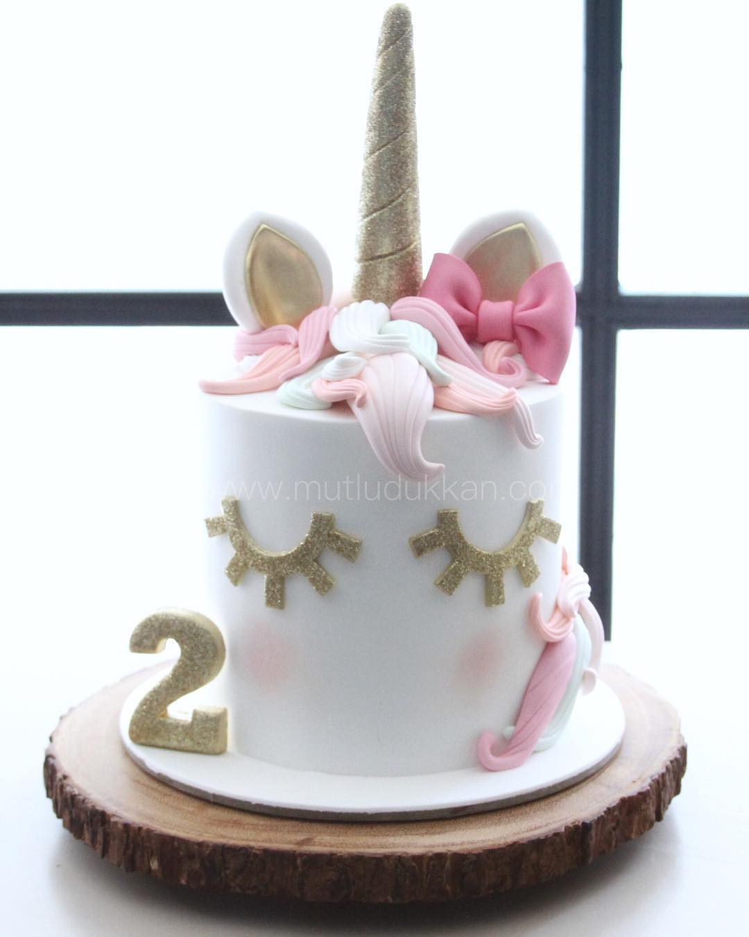 unicorn pasta – pembe ve altın simli kız çocuk pastası