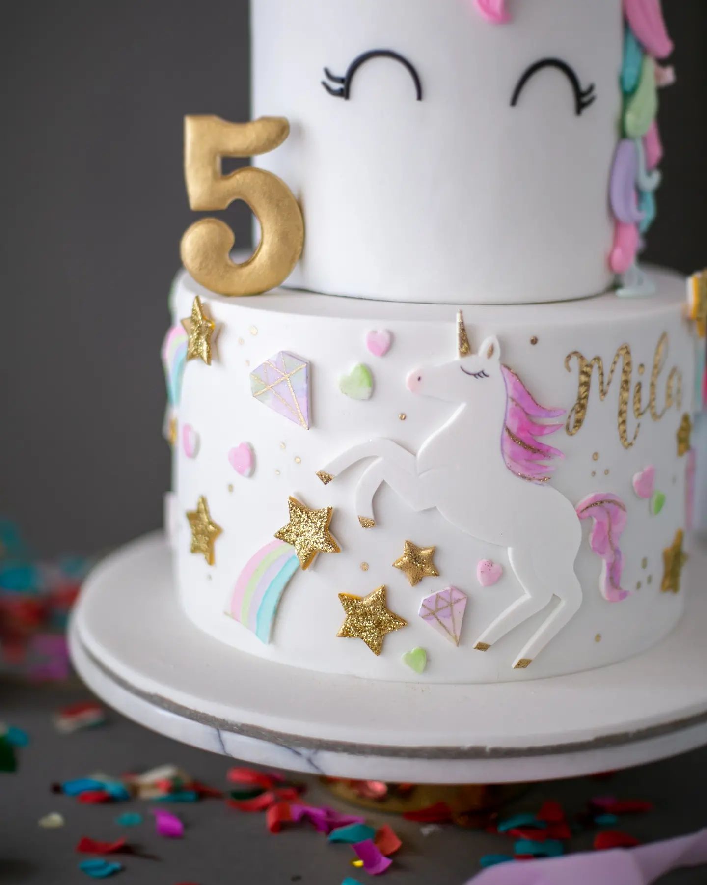 altın boynuz pasta – 5 yaş unicorn ve yıldız süslemeli kız pastası