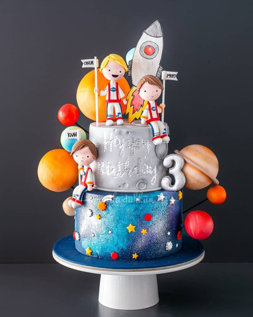 uzay pasta – astronot ve gezegen temalı erkek çocuk pastası