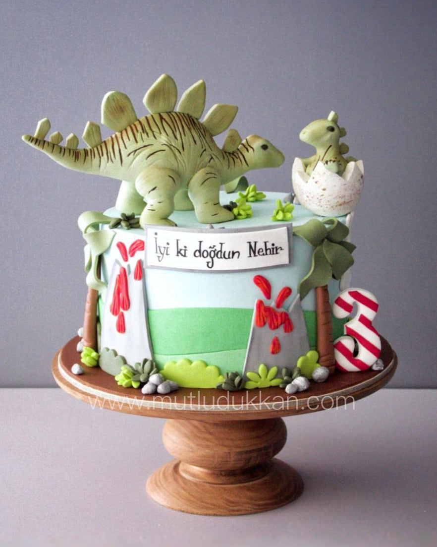 yanardağ pasta – stegosaurus dinozor figürlü çocuk pastası
