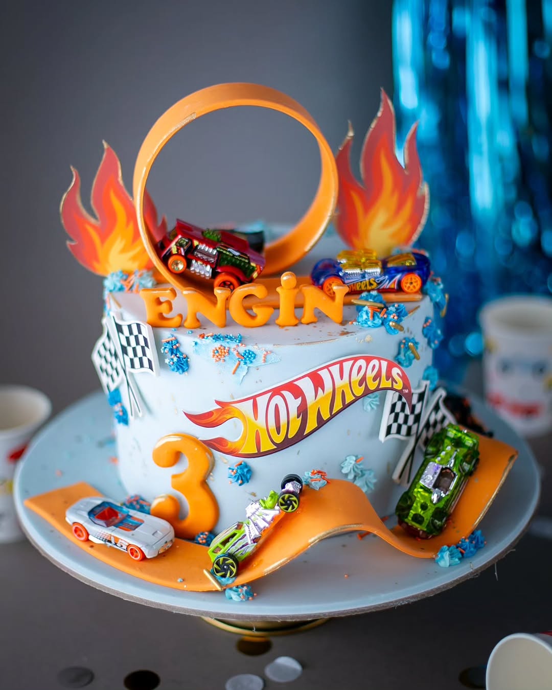 yarış arabalı pasta – hot wheels temalı erkek çocuk pastası