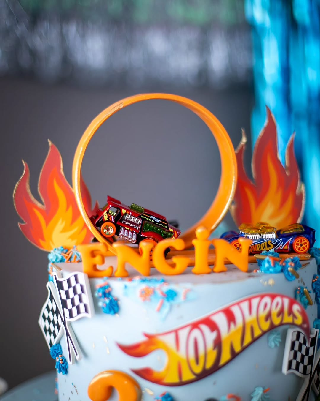 yarış arabalı pasta – hot wheels temalı erkek çocuk pastası