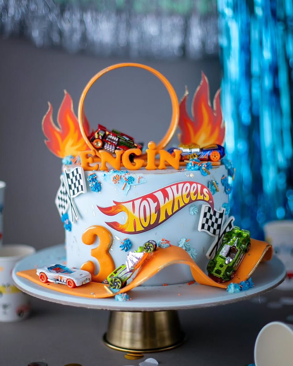 yarış arabalı pasta – hot wheels temalı erkek çocuk pastası